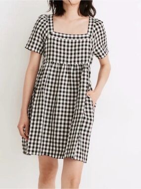 Black & White Gingham Square-Neck Short Sleeve Dress. used once. like new